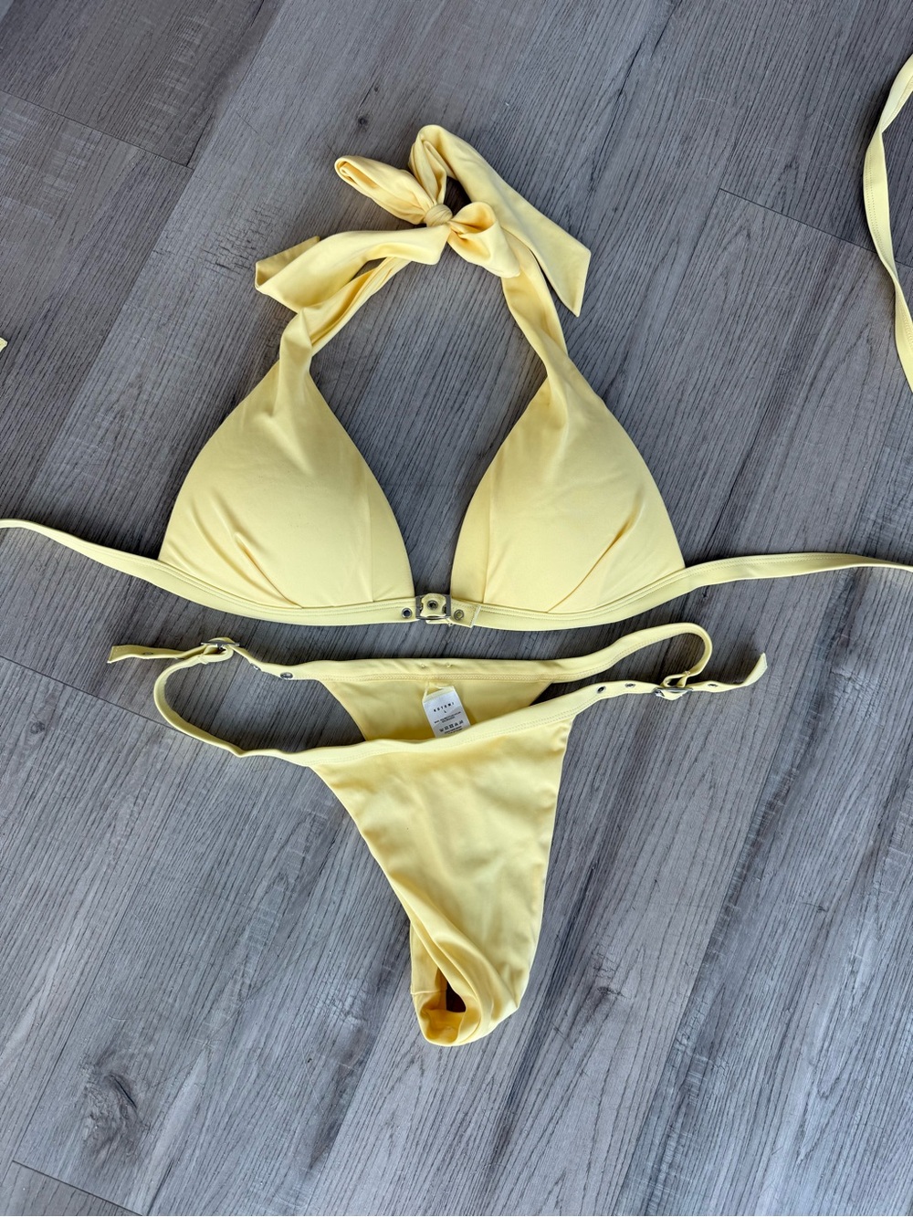 kotomi bikini set w skirt  💛 - Picture 2 of 5